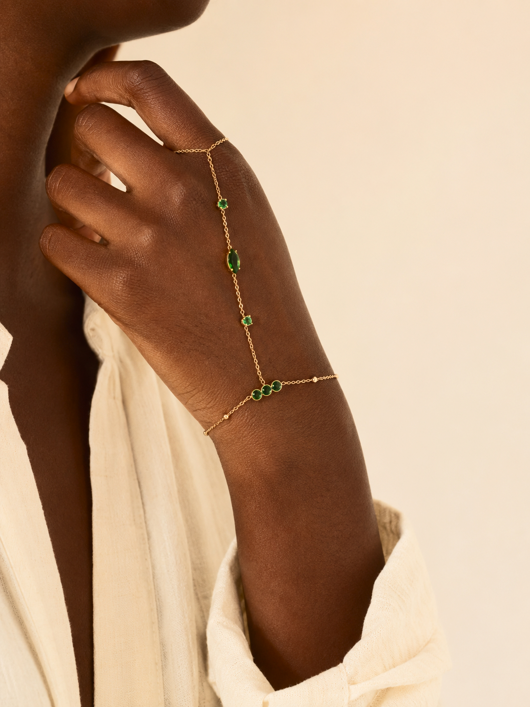 Syracuse – Chaîne de main zircons colorées